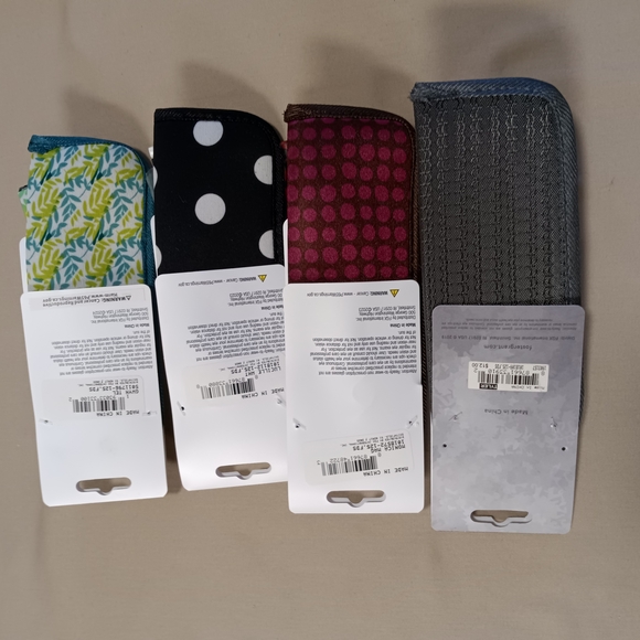 Foster Grant/Essentials Reading Glasses& Cases- 4 Pair +1.25 - Picture 3 of 8